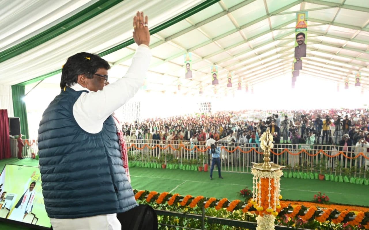 लातेहार में बोले हेमंत सोरेन : भूमि को लेकर पूरे राज्य में त्रुटियां, आनेवाले दिनों में होगा समाधान