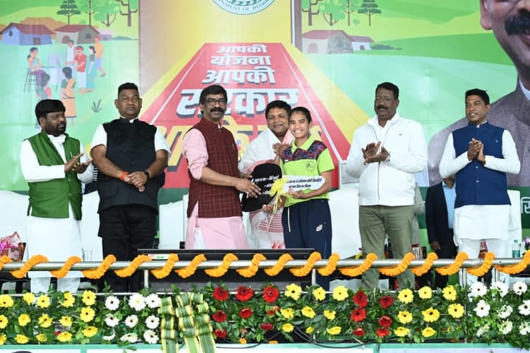 झारखंड: सीएम हेमंत सोरेन ने 155 करोड़ से अधिक की दी सौगात, बोले-बेहतर करनेवाले सरकारी कर्मी होंगे पुरस्कृत