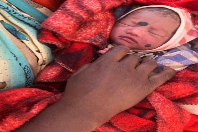 लोहरदगा : दो दिन की अबोध बच्ची को मिली ममता की छांव, मां ने फेंक दिया था सड़क के किनारे