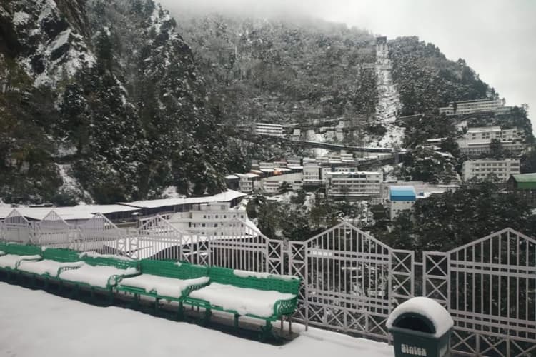 IRCTC Tour Package: दिसंबर से वंदे भारत ट्रेन कराएगी मां वैष्णो देवी के दर्शन, जानें पूरी डिटेल