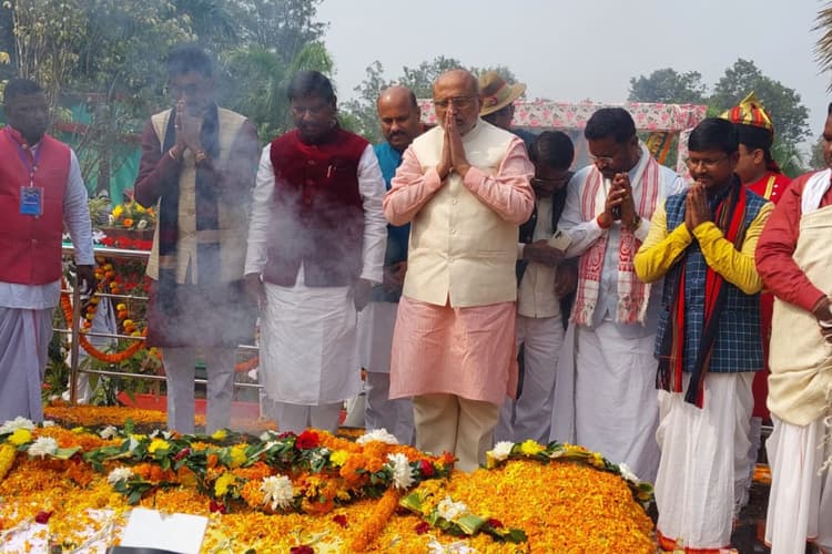 VIDEO : राज्यपाल ने शहीद बेदी पर दी श्रद्धांजलि, केंद्रीय मंत्री अर्जुन मुंडा भी रहे मौजूद