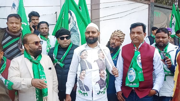 हेमंत सोरेन से पूछताछ : ईडी अफसरों से पहले झामुमो कार्यकर्ता पहुंचे सीएम आवास, ऐसा था आक्रोश, देखें VIDEO