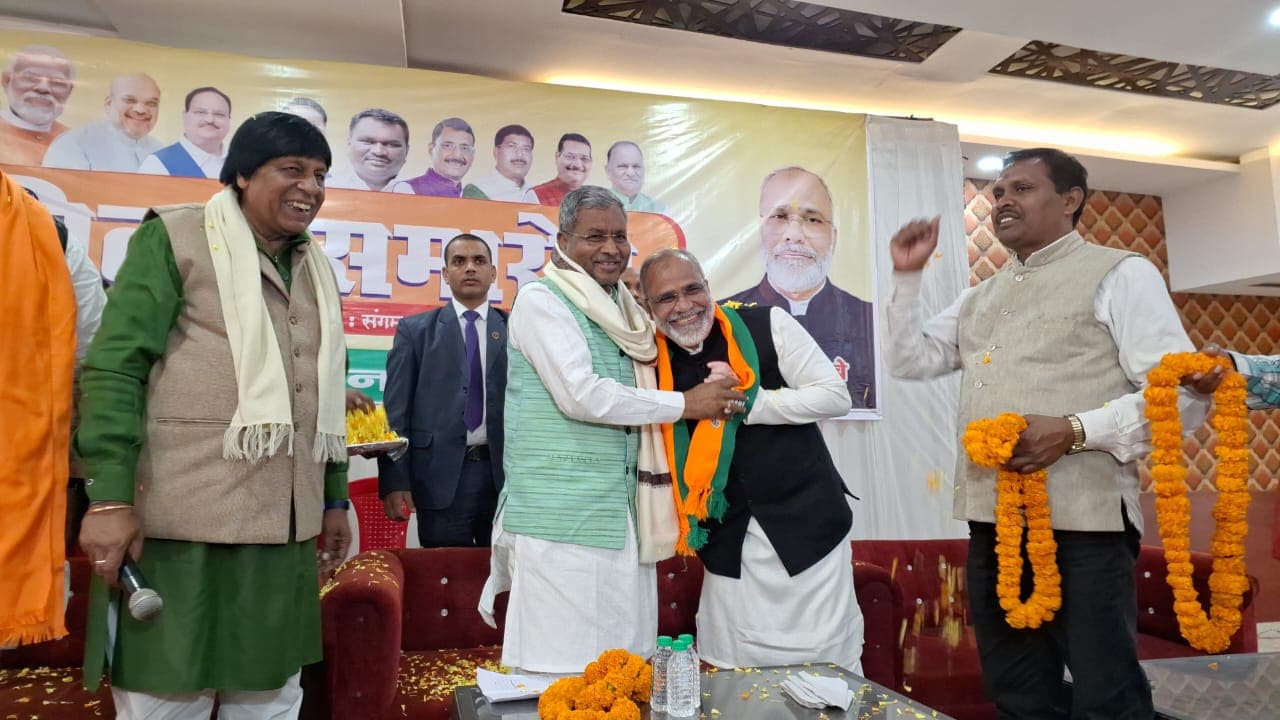 लोकसभा चुनाव से पहले समाजसेवी शंकर दुबे समर्थकों के साथ भाजपा में शामिल, बाबूलाल मरांडी ने किया स्वागत