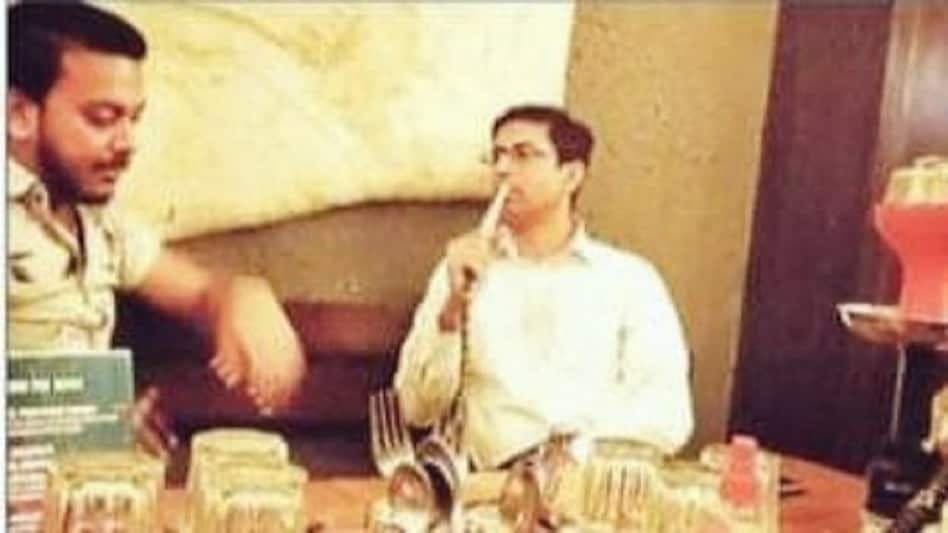 Kanpur News: गैंगस्टर के साथ हुक्का पीते वायरल हुआ दरोगा का वीडियो, अब पुलिस ने लिया ये एक्शन