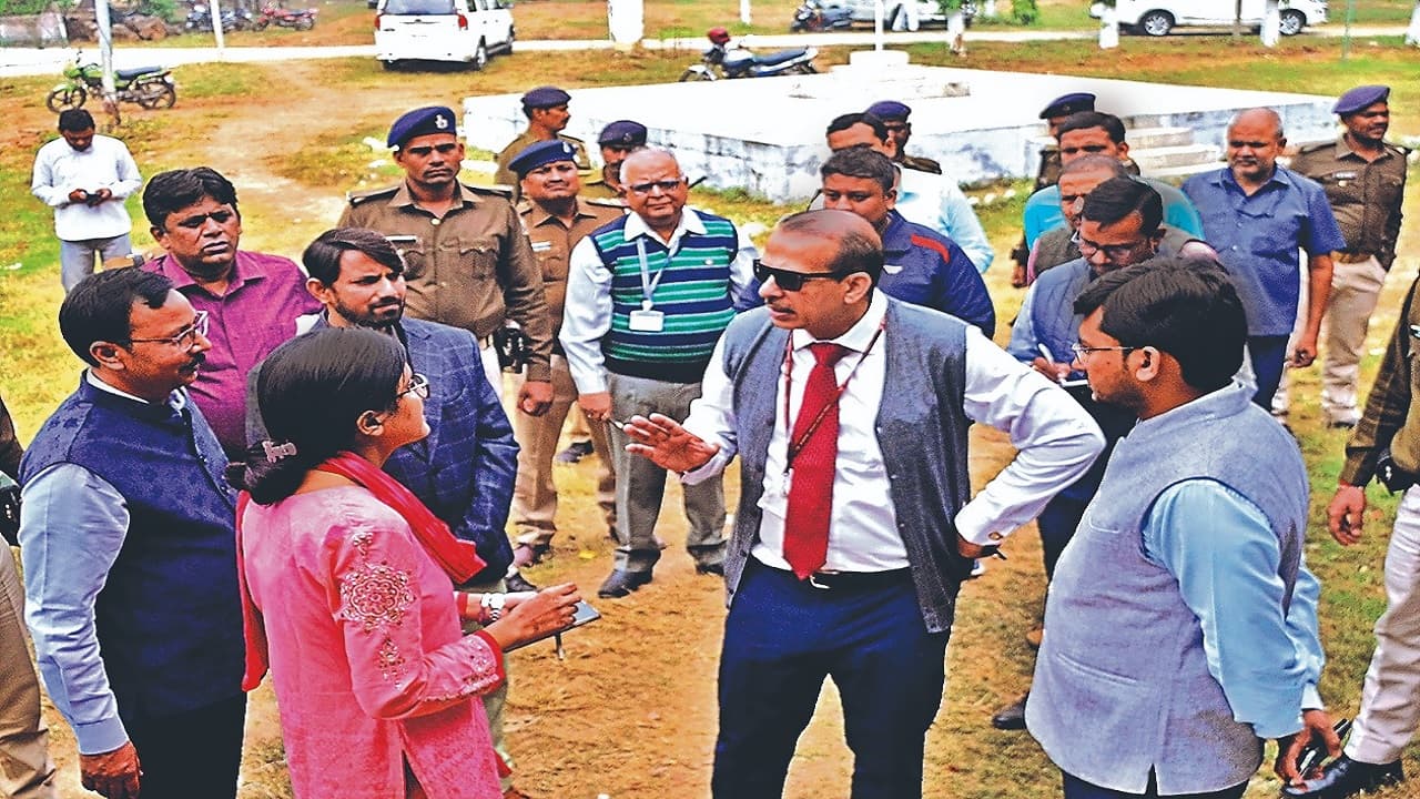 मजदूर के बेटों को कलेक्टर बनाने में जुटे हैं KK Pathak, बोले- अगर ये नहीं कर सके तो मेरी-आपकी क्या जरुरत..