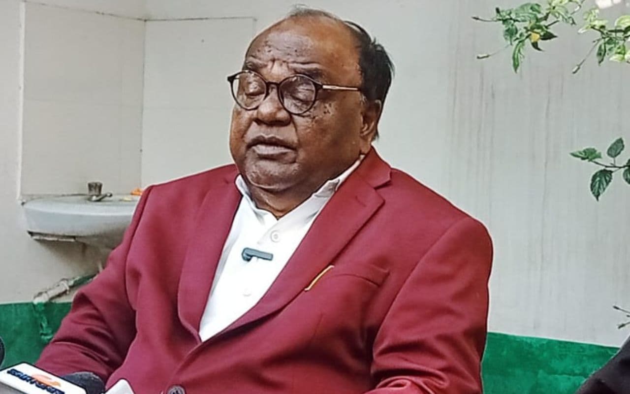 झारखंड : विश्वासमत से पहले चंपाई सोरेन को बड़ी राहत, लोबिन हेम्ब्रम ने सरकार को समर्थन का किया ऐलान झारखंड : विश्वासमत से पहले चंपाई सोरेन को बड़ी राहत, लोबिन हेम्ब्रम ने सरकार को समर्थन का किया ऐलान