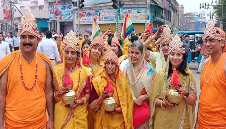 भागलपुर में पंचकल्याणक प्रतिष्ठा महोत्सव का आयोजन, केसरिया व श्वेत वस्त्र धारण कर निकाली गई शोभायात्रा