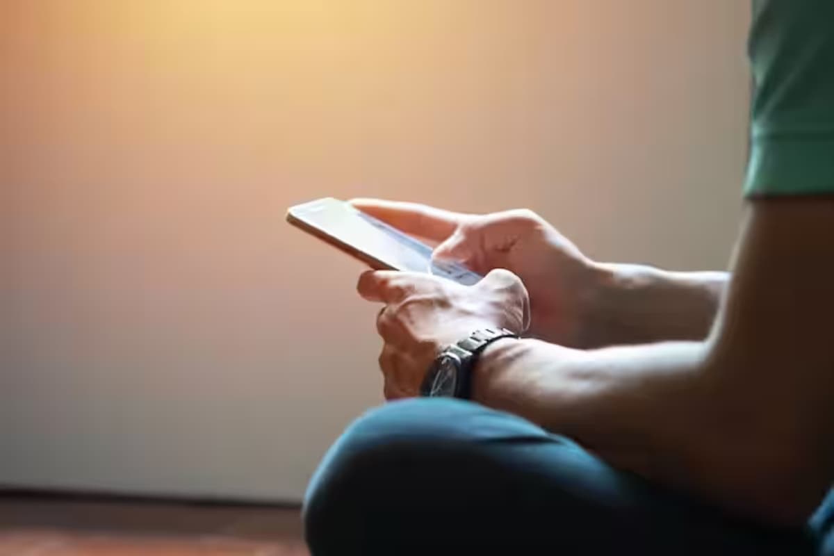 New Smartphone खरीदते समय इन बातों का रखें खास ध्यान, बचेंगे पैसे New Smartphone खरीदते समय इन बातों का रखें खास ध्यान, बचेंगे पैसे