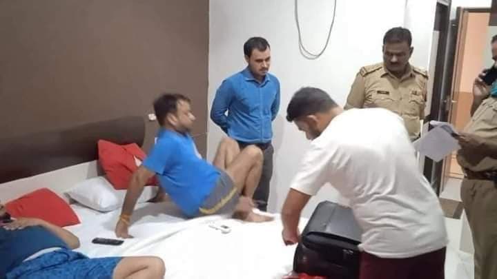 Manish Murder Case: घटना की रात गोरखपुर के होटल के कमरे में क्या हुआ? यहां पढ़ें अब तक की सिलसिलेवार रिपोर्ट Manish Murder Case: घटना की रात गोरखपुर के होटल के कमरे में क्या हुआ? यहां पढ़ें अब तक की सिलसिलेवार रिपोर्ट