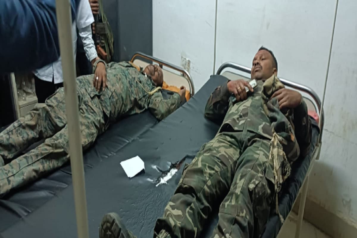 चतरा में नक्सलियों ने पुलिस टीम पर किया हमला, दो जवान शहीद, 3 घायल