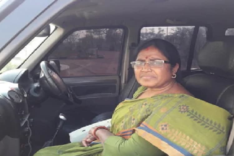 झारखंड: निर्मला देवी ने मांगा राइफल का लाइसेंस, कांग्रेस MLA अंबा प्रसाद व उनके भाई-बहनों को भी चाहिए हथियार