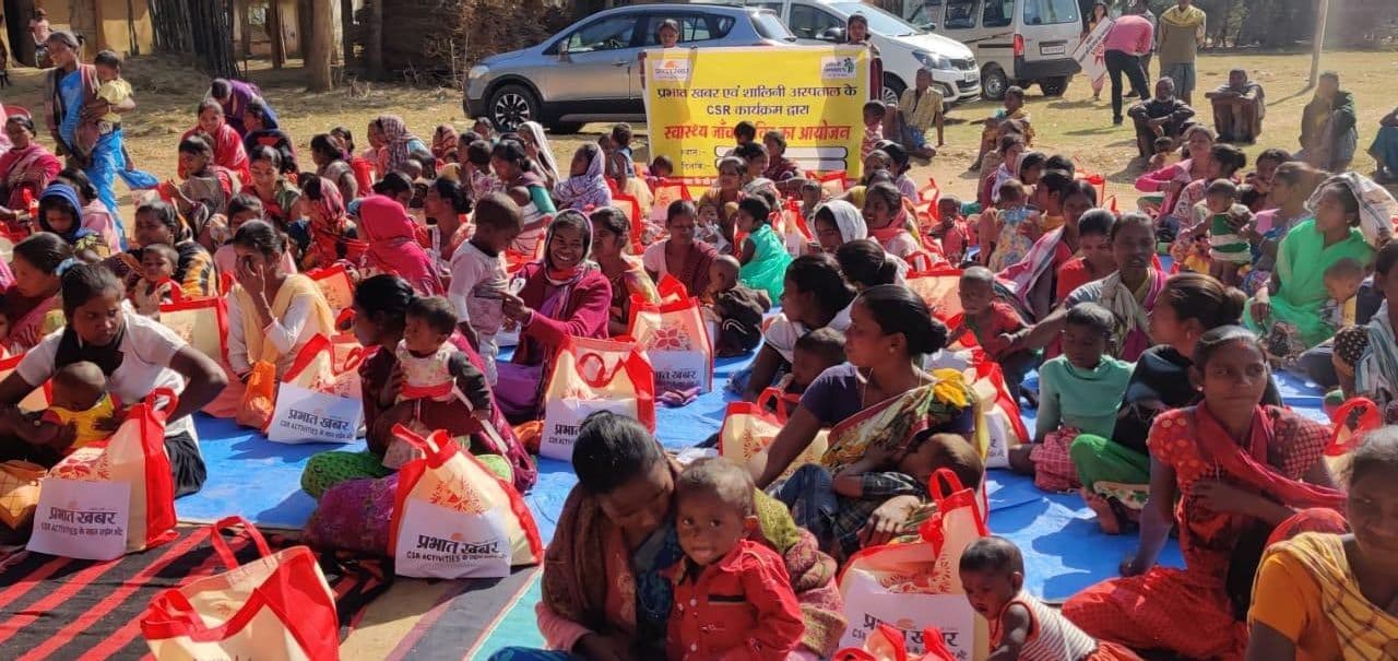 प्रभात खबर ने तोरपा एवं कर्रा में 150 गर्भवती महिलाओं को पोषण सामग्री दी