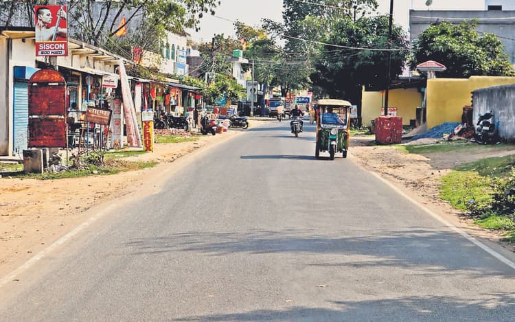 धनबाद : ग्रामीण क्षेत्र में पहली बार प्लास्टिक वेस्ट से बनी 22 किमी लंबी सड़क, दो चरणों में हुआ निर्माण