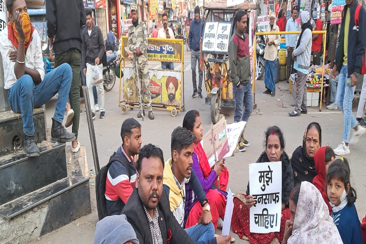 हजारीबाग में चार दिन से बच्चा लापता, पुलिस की कार्यशैली के विरोध में सड़क जाम