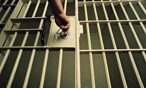 जेलों पर बंदियों का बढ़ता दबाव