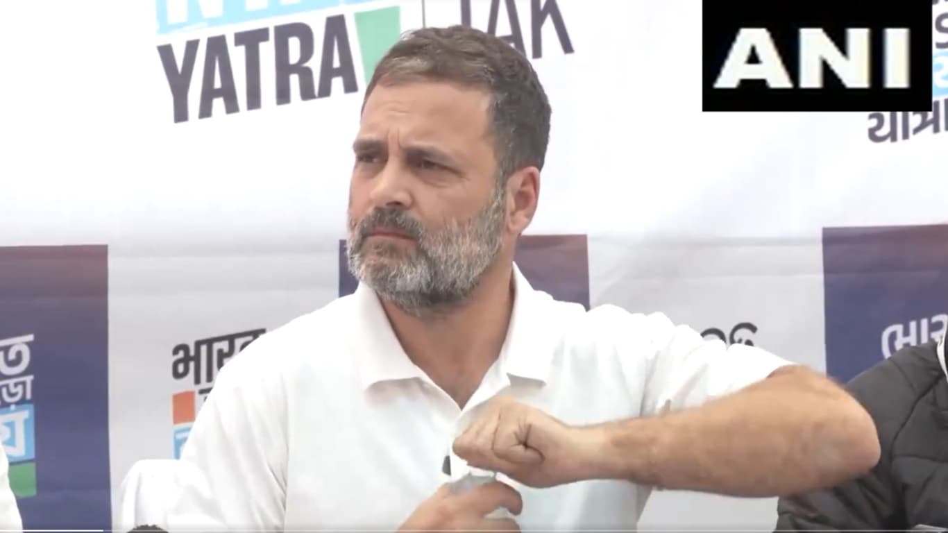 ‘कुत्तों ने BJP वालों का क्या बिगाड़ा है’? बिस्किट खिलाने वाले वायरल वीडियो पर राहुल गांधी का रिएक्शन