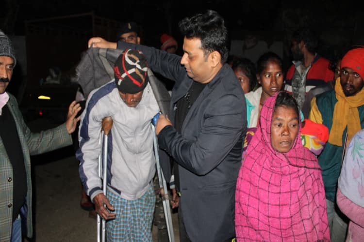 ठंड को लेकर रात में रामगढ़ डीसी ने किया शहर का दौरा, अधिकारियों को दिया ये निर्देश