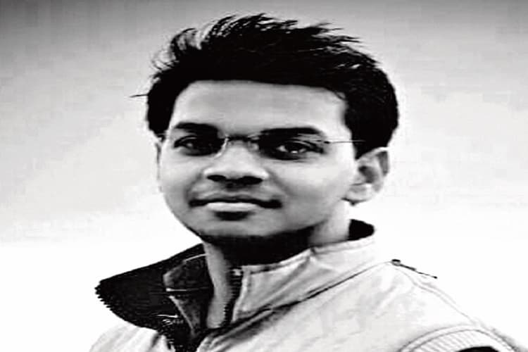 झारखंड का ये आदिवासी युवक संताली भाषा की लिपि ओलचिकी पर कर रहा काम, हासिल कर चुका है बड़ी उपलब्धि