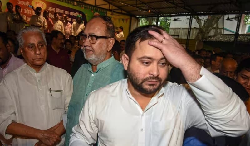 Bihar: तेजस्वी यादव की बढ़ी मुश्किलें, राजद कोटे वाले विभागों की होगी जांच, पूर्व के आदेशों पर लगी रोक