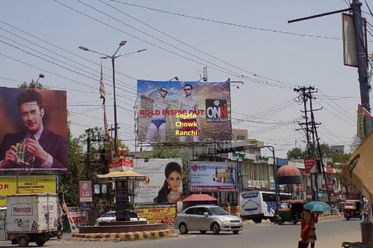 रांची के सुजाता चौक पर ट्रैफिक पुलिस से मारपीट, वर्दी उतरवाने की दी धमकी