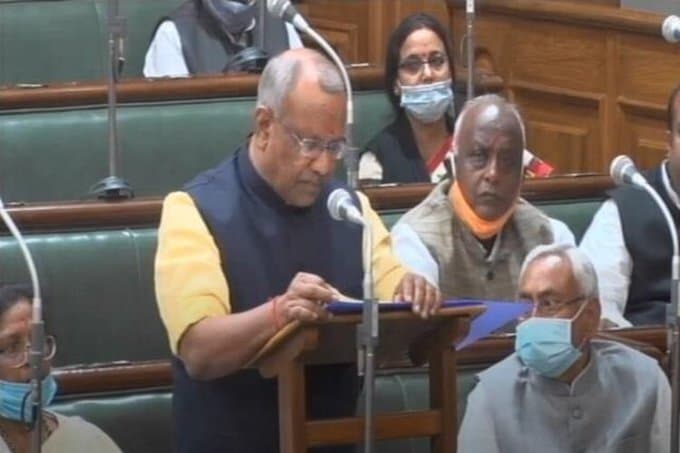 Bihar Budget Session: वित्त मंत्री तारकिशोर प्रसाद के बजट भाषण में शेरो-शायरी और कविता की बहार, आप भी गौर फरमाएं Bihar Budget Session: वित्त मंत्री तारकिशोर प्रसाद के बजट भाषण में शेरो-शायरी और कविता की बहार, आप भी गौर फरमाएं