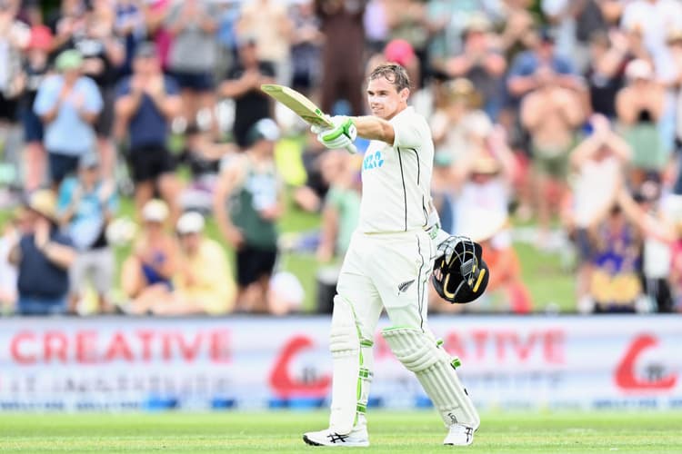 NZ vs BAN: बांग्लादेश के खिलाफ न्यूजीलैंड के बल्लेबाज ने दिखाया रौद्र रूप, जड़ा दूसरा दोहरा शतक ठोका