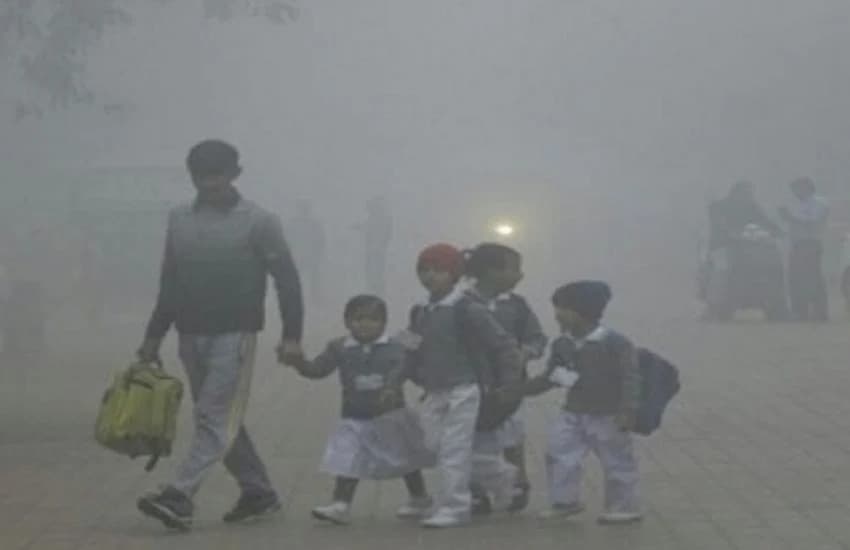 दिल्ली-एनसीआर के स्कूलों में लगेगी ऑनलाइन क्लास? बढ़ते प्रदूषण के बीच आई ये खबर