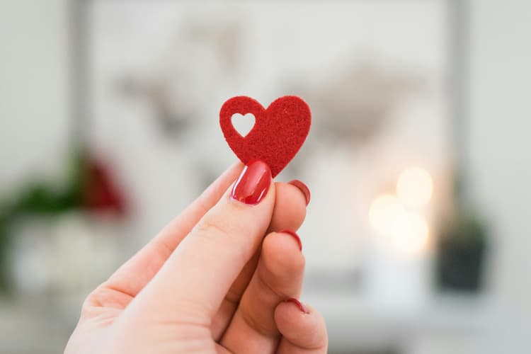 Valentine Day Best Wishes : यहां से भेजिए वैलेंटाइन डे की प्यार भरी शुभकामनाएं