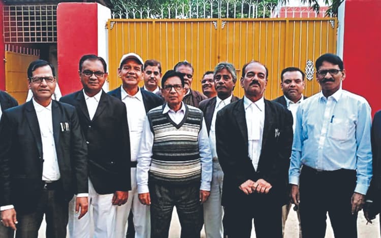 दुमका : अधिवक्ता संघ का चुनाव आज, 399 अधिवक्ता 38 प्रत्याशियों के भाग्य पर लगायेंगे मुहर