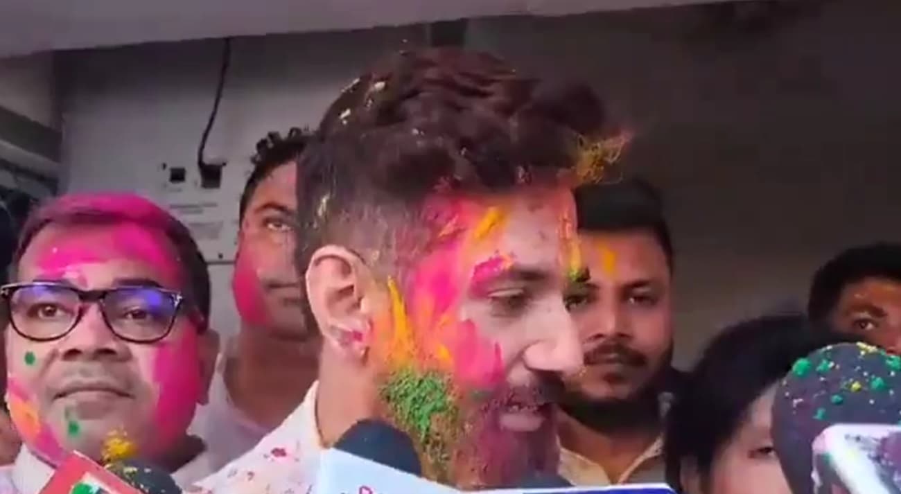 होली के रंग में रंगे चिराग पासवान, पापा को याद कर हुए भावुक, चाचा और हाजीपुर को लेकर कही ये बात होली के रंग में रंगे चिराग पासवान, पापा को याद कर हुए भावुक, चाचा और हाजीपुर को लेकर कही ये बात