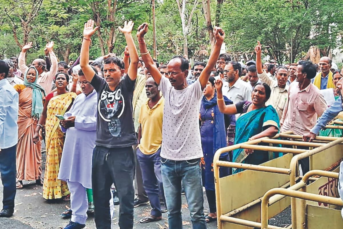 रांची : एचइसी कर्मियों व प्रबंधन के बीच वार्ता फिर विफल रांची : एचइसी कर्मियों व प्रबंधन के बीच वार्ता फिर विफल