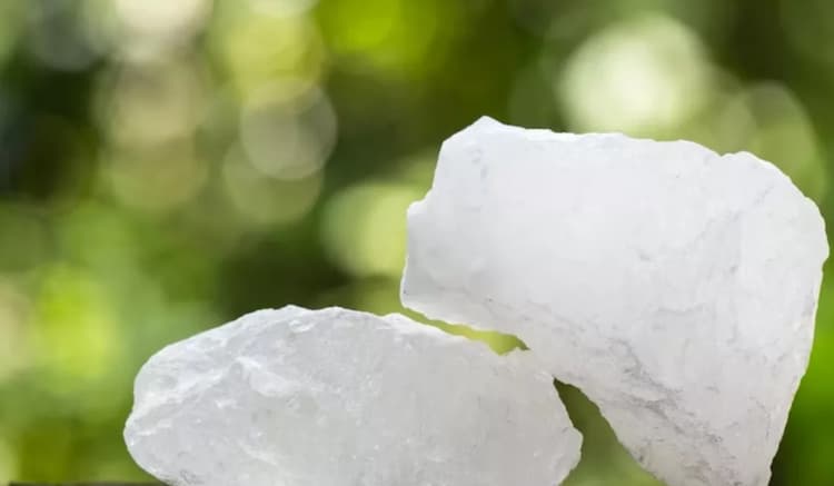 Vastu Tips : फिटकरी से दूर करें वास्तु दोष! जानिए घर में सकारात्मक ऊर्जा लाने के आसान उपाय