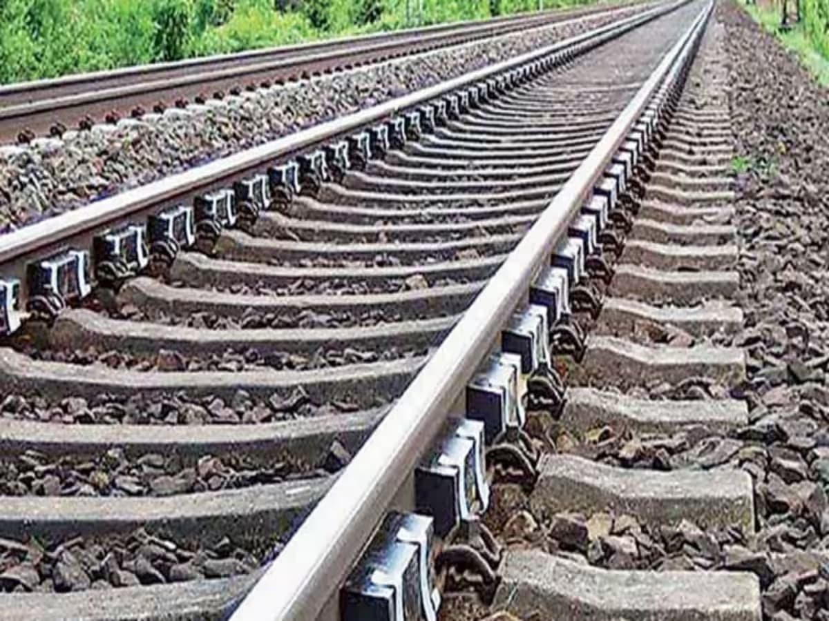 Train News: हाजीपुर से देवरिया तक ट्रेन परिचालन की कवायद तेज, सीआरएस करेंगे निरीक्षण