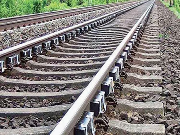 Train News: हाजीपुर से देवरिया तक ट्रेन परिचालन की कवायद तेज, सीआरएस करेंगे निरीक्षण