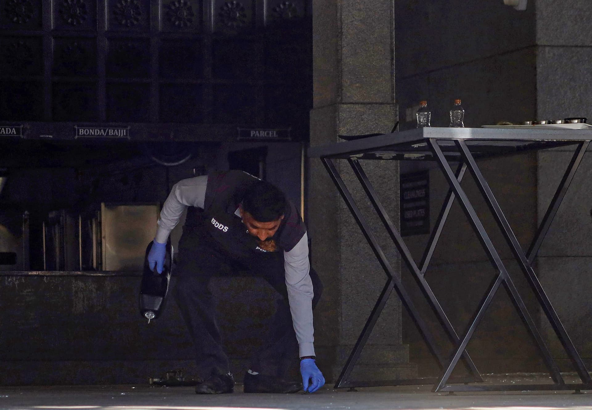 Bengaluru blast: рд╕рдВрджрд┐рдЧреНрдз рдзрдорд╛рдХреЗ рдХреЗ рдмрд╛рдж рдЬрд╛рдиреЗрдВ рдХрд╣рд╛рдВ-рдХрд╣рд╛рдВ рд░реБрдХрд╛, рд╣рд╛рде рд▓рдЧреЗ рдЕрд╣рдо рд╕рдмреВрдд