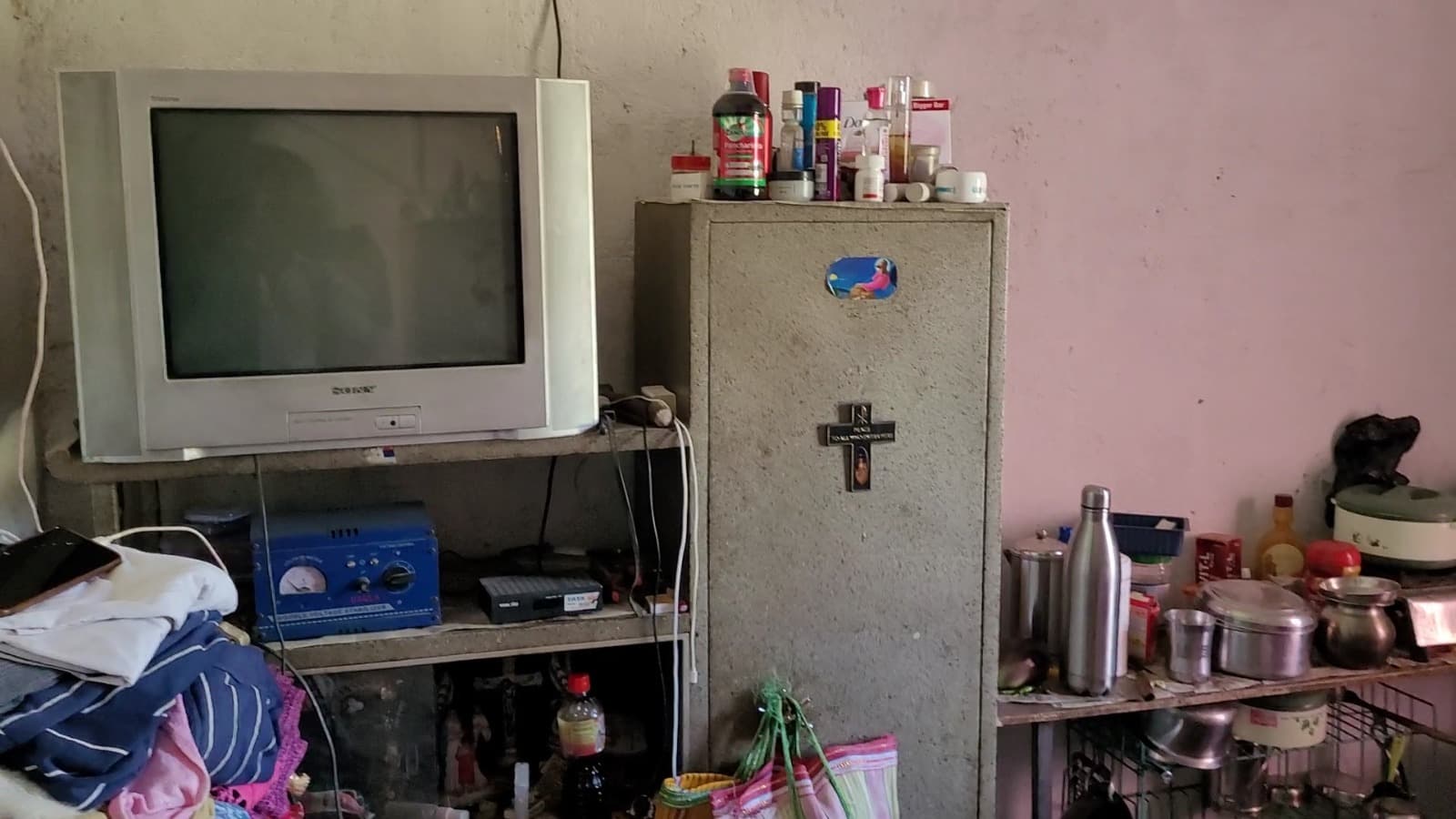 बिहार: स्कूल ऑफिस को महिला प्रिंसिपल ने बनाया बेड रूम, डीएम ने जांच के बाद दिये कार्रवाई के आदेश