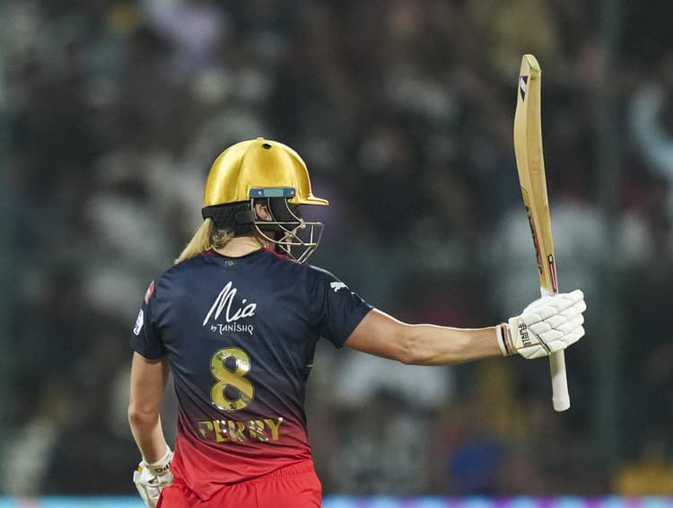 WPL 2024: एलिसे पेरी ने जड़ा ऐसा छक्का, चकनाचूर हो गई टाटा पंच कार की कांच, रिएक्शन वायरल