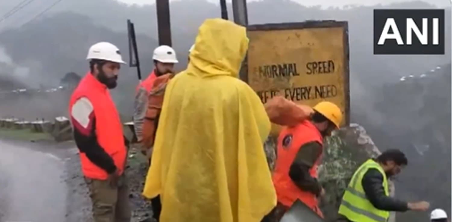 जम्मू-कश्मीर के रामबन में एसयूवी कार खाई में गिरी, 10 की मौत, मृतकों में बिहार के लोग भी शामिल