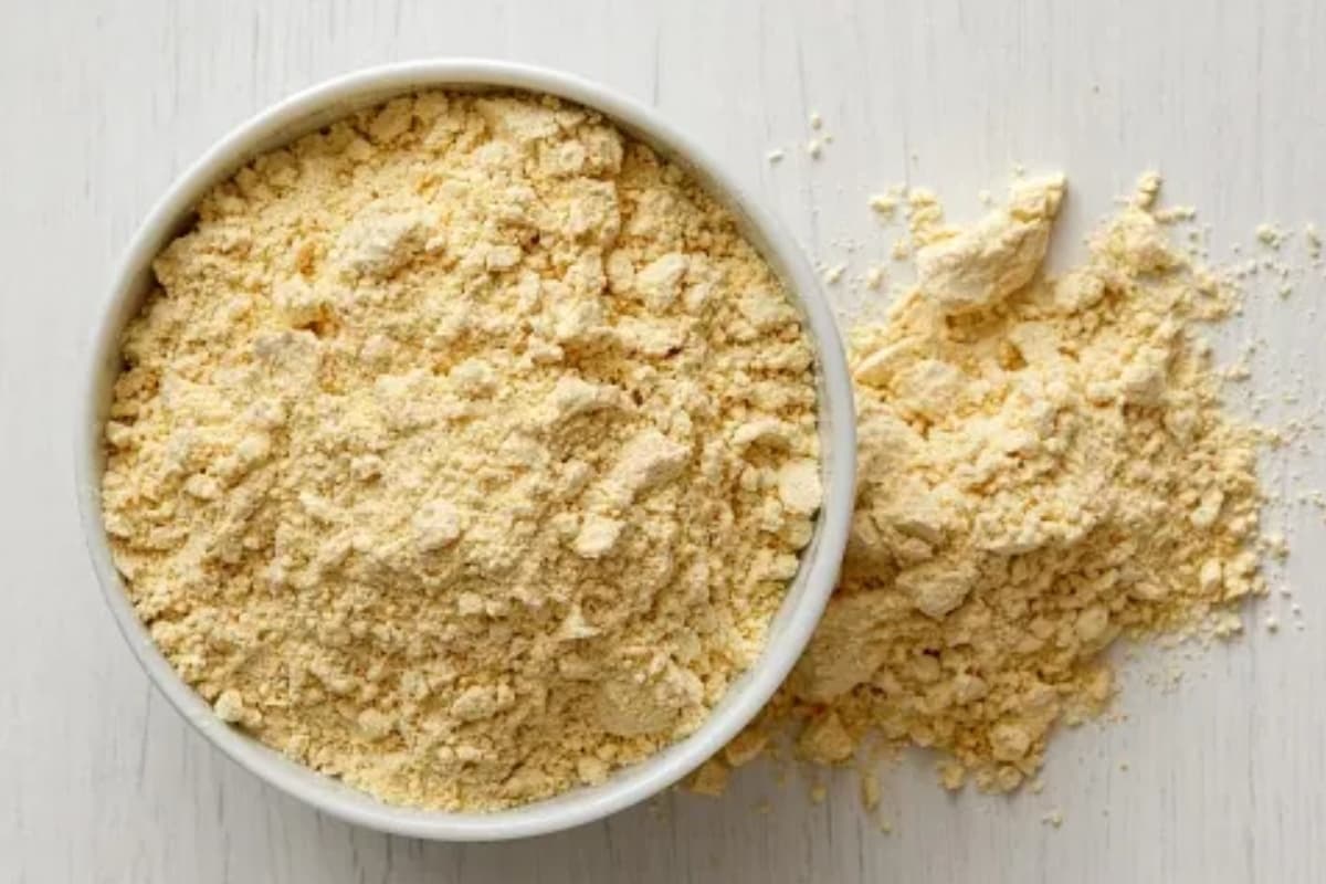 Skin Tan Home Remedies: अगर आप भी हैं टैनिंग की समस्या से परेशान, तो बेसन के ये आसान उपाय करेंगे आप का समाधान