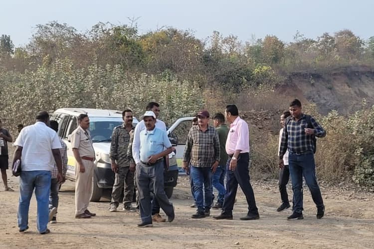 1000 करोड़ के अवैध खनन मामले में साहिबगंज पहुंची सीबीआई, गोताखोर बुलाकर करायी गयी पत्थर खदान की मापी