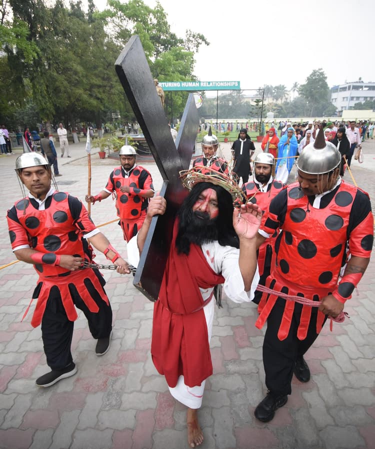 Good Friday: हे पिता, मैं अपनी आत्मा तुझे सौंपता हूं, याद किये गये प्रभु यीशु के दु:ख