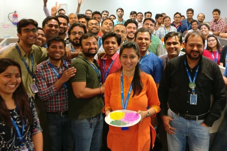 Holi Party At Office: ऑफिस में मनाना चाहते हैं होली, तो ये हैं कुछ बेहतरीन आइडियाज