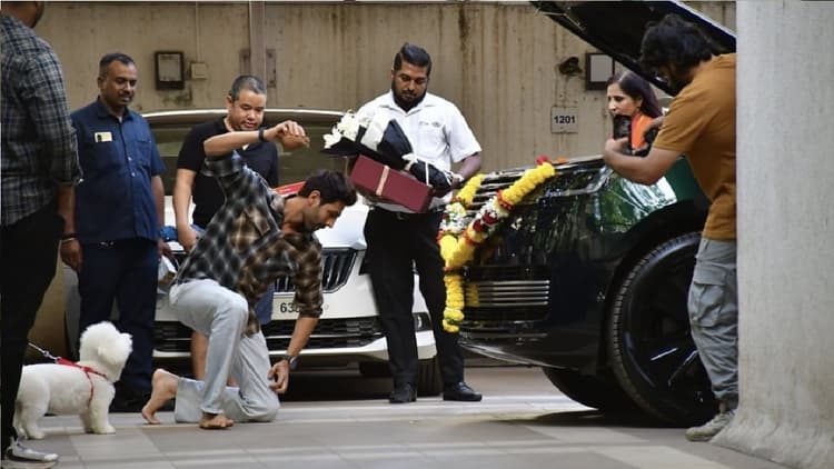 कार्तिक आर्यन ने खरीदी कड़क रेंज रोवर एसवी, टोयोटा लैंड क्रूजर से है तगड़ी