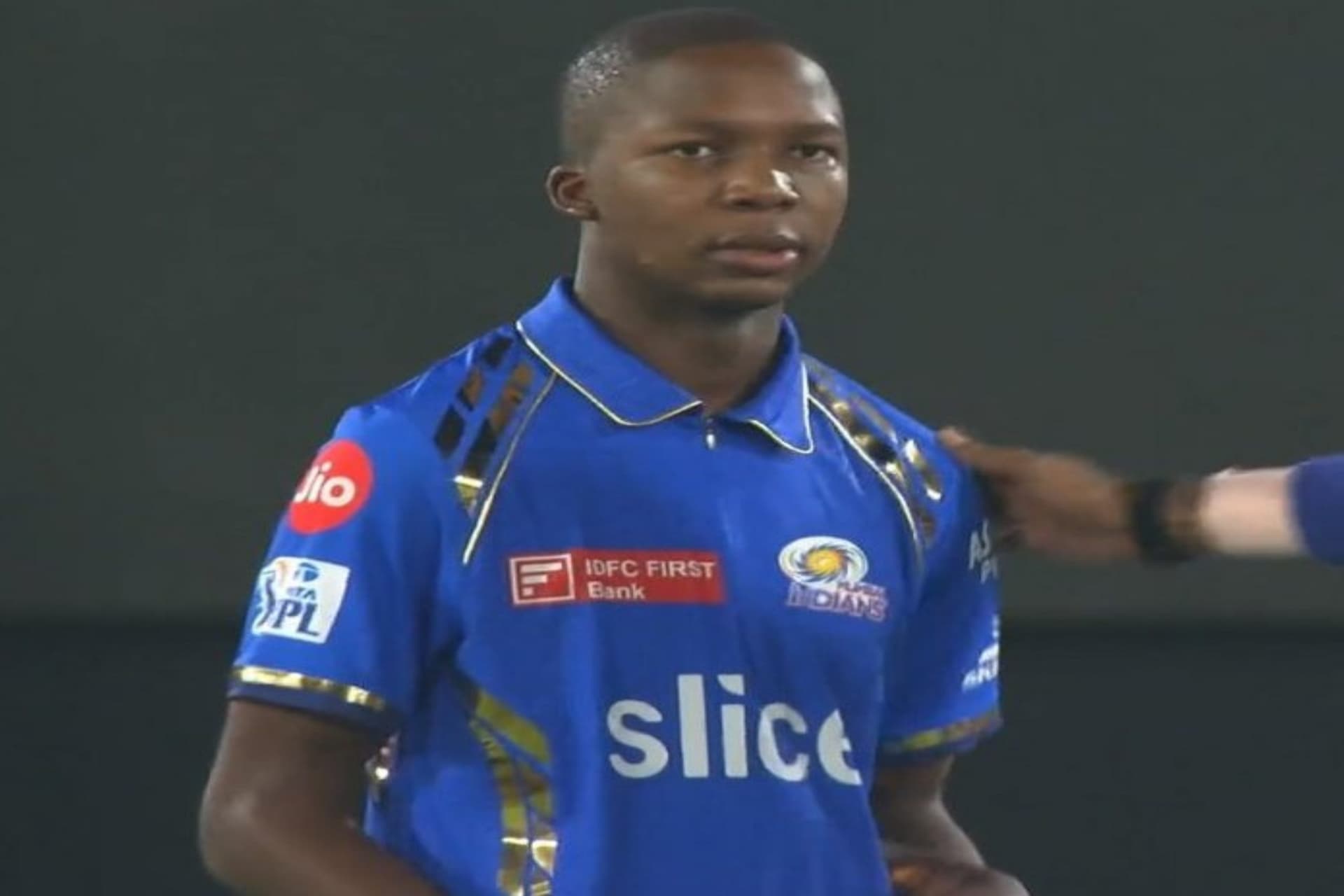 IPL 2024, MI vs SRH: क्वेना मफाका ने डेब्यू में बनाया शर्मनाक रिकॉर्ड, ऐसा करने वाले तीसरे युवा विदेशी खिलाड़ी बने
