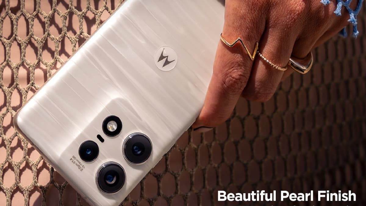 वर्ल्ड फर्स्ट एआई पावर्ड प्रो ग्रेड कैमरा सेटअप के साथ Motorola Edge 50 Pro की हो रही एंट्री