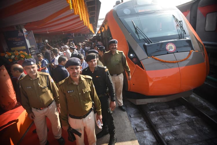 Vande Bharat Express: सात घंटे में पूरी होगी पटना टू न्यू जलपाईगुड़ी का सफर, इन स्टेशनों पर भी रुकेगी