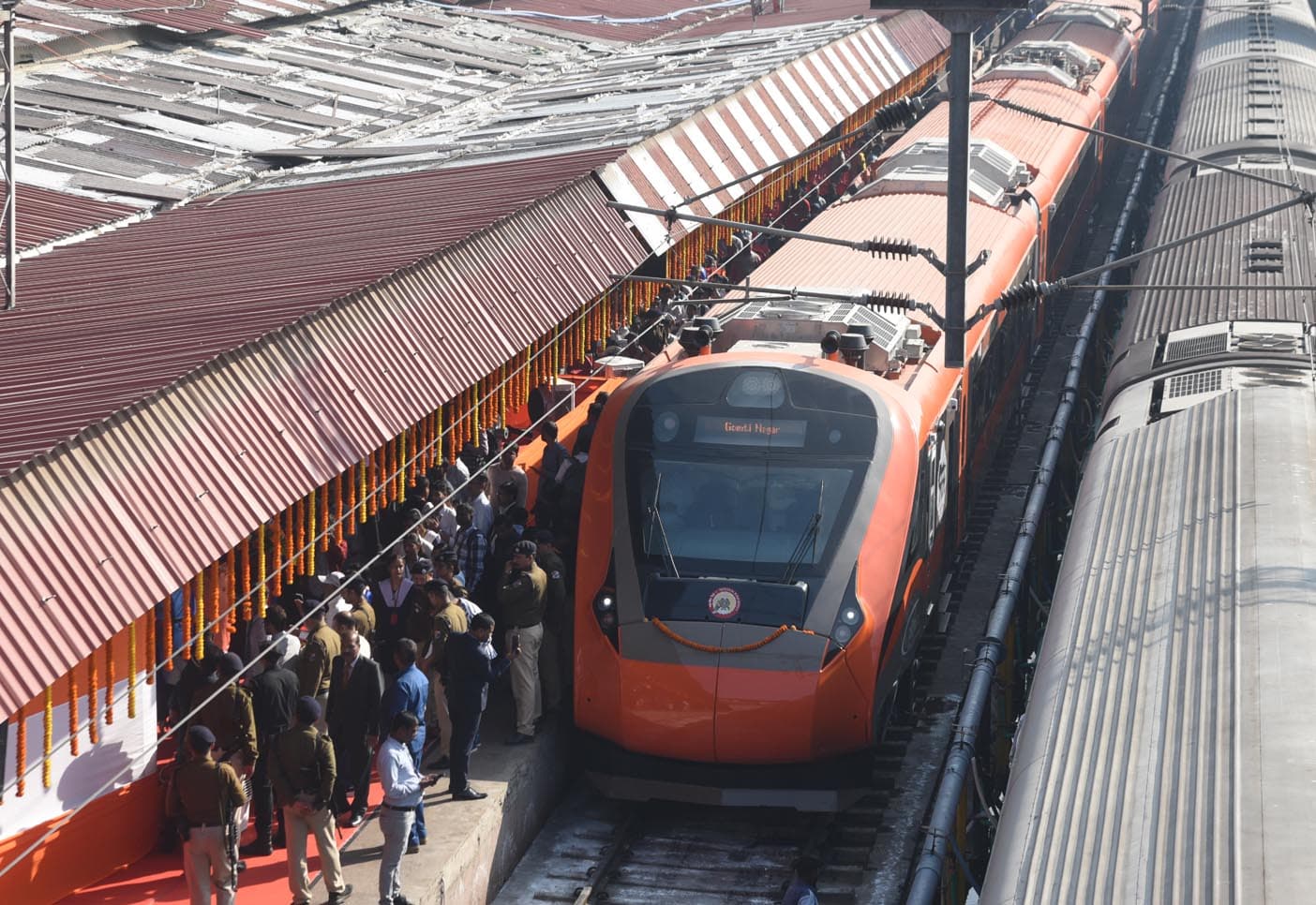 Vande Bharat Express से 6 घंटे में पूरी होगी पटना से लखनऊ का सफर, जानें जलपाईगुड़ी से कितना लगेगा समय Vande Bharat Express से 6 घंटे में पूरी होगी पटना से लखनऊ का सफर, जानें जलपाईगुड़ी से कितना लगेगा समय