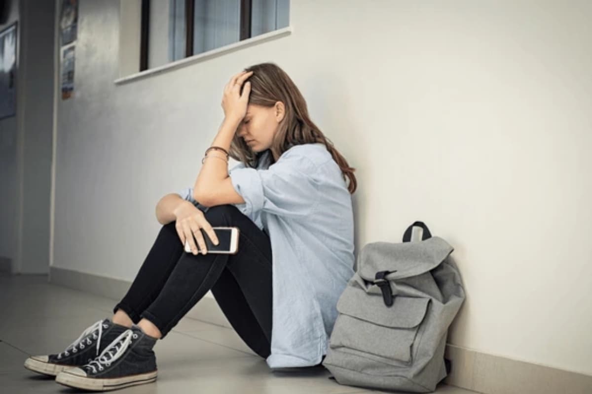 Self-Care Tips: खुल कर शेयर नहीं कर पाते अपने मन की बात, ये हो सकते हैं कारण