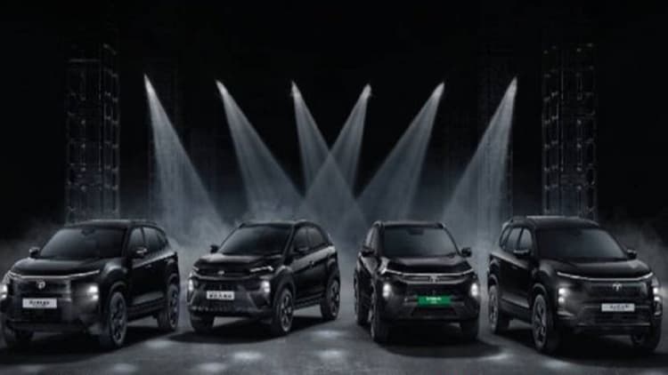 नागिन लुक में ग्राहकों को लुभाने आई Tata Dark Edition Cars