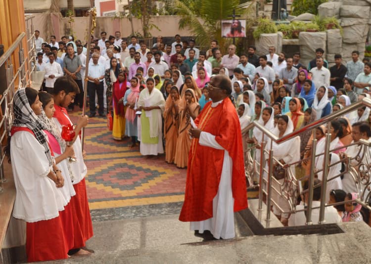 Good Friday पर क्रिश्चियन श्रद्धालुओं ने सात वाणी के साथ किया प्रेयर, चर्चों में मिला मुक्ति का संदेश